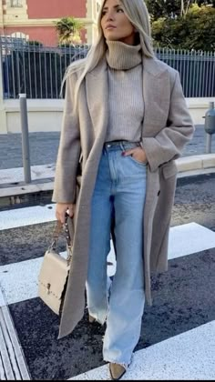 Fall White Trousers Outfit, February Fashion 2024, March New York Outfits, What To Wear In Nyc In March, Nyc Broadway Outfit, Mom Fall Outfits 2023, Really Cold Weather Outfits, Light Wash Jeans Outfit Fall, Nyc Winter Outfits