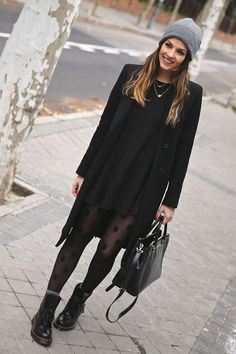 T Shirt Dress In Winter, Doc Outfits, Outfits Timeless, Doctor Martens, Trendy Taste, Stile Casual Chic, Sweater Dress Outfit, Casual Chique