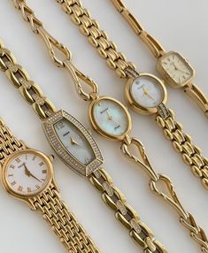 Vintage Watches Women Aesthetic, Watches Women Aesthetic, Ring Design Ideas, Pearl Necklace Layered, Bold Statement Necklaces, Layered Pearl Necklace, Jewellery Art, Vintage Watches Women, Gold Watches Women