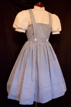 ADULT Size AUTHENTIC Reproduction DOROTHY Costume Dress Dorothy Gale Costume, Dorothy Costume Diy, Wizard Of Oz Dorothy Costume, Dorothy Halloween Costume, Dorothy Costume, Disney Characters Costumes, Dorothy Wizard Of Oz, Independence Mo, Dorothy Gale