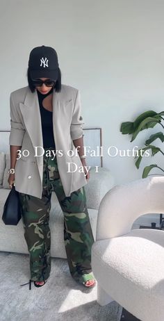 Wale Concert Outfit, Streetwear Fashion Winter 2023, Outfits For Theater Show, Lowkey Birthday Outfits, Blazer With Hat Outfit, Edgy Business Casual Outfits Summer, Fuchsia Turtleneck Outfit, Casual Fedora Outfit Women, Philly Outfits Spring