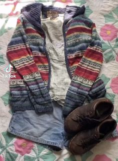 Grandma Sweater Outfit, Hippie Fall Outfits, Grandma Outfits, Thrifted Clothing, Fall Fits, Winter Fits, Swaggy Outfits, Mode Inspo, Dream Clothes