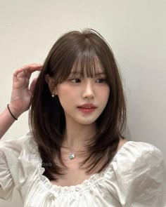 Bangs Short Layered Hair, Asian Hairstyles Round Face, Shoulder Hairstyles, Medium Scene Hairstyles, Ulzzang Hair, Hair Doctor, Korean Short Hair, Hairstyles 2024