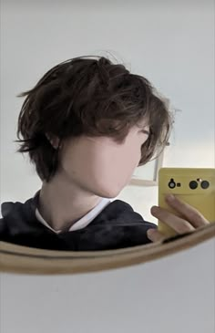 Easy Haircuts To Style, Tomboy Haircut Wavy Hair, Shaggy Pageboy Haircut, Short Haircut Straight Hair Layers, Adrogonus Hair Short, Masculine Medium Haircut, Masculine Hairstyles Ftm, Transmasc Wolfcut, Masc Hair Round Face