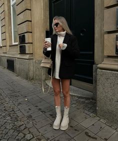 Australia Trip, Outfit Classy, Beige Outfit, City Outfits, Diy Fashion Clothing, Evening Outfits, Warm Outfits, Casual Winter Outfits, Autumn Outfit