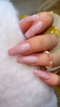 Holiday Acrylic Nails, Pink Glitter Nails, Pink Ombre Nails, Ombre Nails Glitter, Makijaż Smokey Eye, Classy Nails, Chic Nails, Types Of Nails, Nail Arts