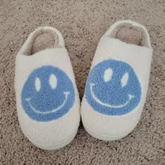 Women's Smiley Face Slippers White/Blue Slippers - Size 7/8 (Brand New) This Pair Of Slippers Are Brand New - Never Worn. Please View Pictures For Details. Cute Design! No Returns So Please Reach Out With Any Questions. Thank You For Looking! Preppy Gifts For Christmas, Trendy Blue Slippers With Round Toe, Trendy Blue Round Toe Slippers, Casual Blue Flat Slippers, Super Soft Casual Slippers For Spring, Casual Super Soft Slippers For Spring, Comfortable White Casual Slippers, Casual White Slippers, Blue Non-slip Casual Slippers