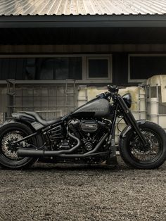 Killer Custom has updated the classic Harley Softail Slim Harley Davidson Softail Custom, Soft Tail Slim, Softail Slim Custom, Custom Softail Slim, Softail Heritage Classic, Club Style Softail, Harley Davidson Softail Slim, Soft Tail Harley