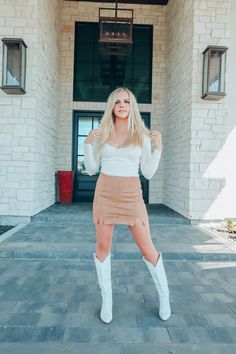 Boots Tights Outfit, Cowgirl Blonde, White Cowgirl Boots Outfit, Cute Date Night Outfits, Modern Feminism, Western Style Outfits