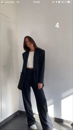 Fancy Business Casual Outfits, Women’s Formal Business Attire, Corporate Fashion 2023, Outfits For Journalists, Black Trouser Interview Outfit, Smart Woman Outfit, Stylish Lawyer Outfits, Professional Dresses For Women, Presenting At Conference Outfit