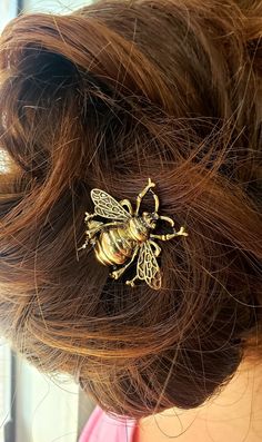 Gold Bee Comb Hair Clip - Size: 1-1/4" x 2"- 6 Teeth Clip- Material: Zinc Alloy- Color/Finish: Gold Perfect accessory for a Bee Lover! Comb Hair Clip, Hair Clips Gold, Black Rose Ring, Teeth Clip, Bee Wedding, Bee Lover Gifts, Hair Comb Clips, Side Comb, Gold Hair Comb