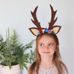 Easy Christmas Cards For Kids, Christmas Projects To Make, Cards For Kids To Make, Christmas Cards For Kids, Easy Christmas Cards, Christmas Tree Game, Antlers Headband, Christmas Antlers, Antler Headband