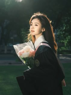 Filipino Graduation Pictures, Sharing Profile Picture, Graduation Photography Poses Studio, Ao Dai Graduation Photoshoot, Cute Graduation Photos, China Astethic, Korean Graduation Pictures, Cinematic Graduation Pictures, Fall Outfits Ankle Boots