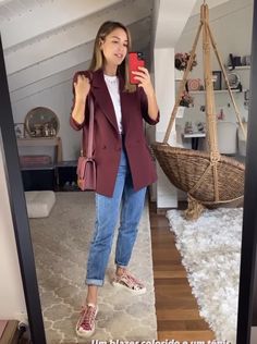 Blazer Outfits For Women Parties, Burgundy Pants Outfit, Suede Jacket Outfit