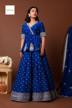 Long Frocks Indian Designer Dresses, Saree Hacks, डिजाइनर कपड़े, Trendy Outfits Indian, Long Gown Design, Lehenga Designs Simple, Latest Model Blouse Designs, Anarkali Dress Pattern