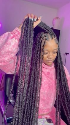 butterfly locs #butterflylocs Cute Summer Hairstyles Braids, Fake Locs Hairstyles, Weave Locs, Indie Locs, Boho Locs Black Women, Braided Hairstyles For Summer, Island Locs, Infinity Locs, Boho Faux Locs