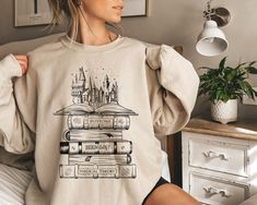 Sweatshirt And Shirt Outfit, Wizard Castle, Literary Shirts, Universal Shirts, Harry Potter Sweatshirt, Wizard School, Harry Potter Shirts, Nerdy Gifts, Pottery Gifts