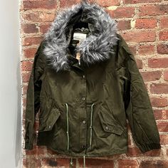 Nwt - Military Green Jacket. -Pockets -Zipper And Button Closure -Detachable Faux Fur Hood -Fully Lined Winter Jackets Aesthetic, Pressure Oc, Green Canvas Jacket, Military Outfits, Kai Chisaki, Green Cargo Jacket, Reflective Jacket