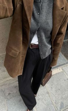 Brown Suede Jacket Outfit, Suede Jacket Outfit, Chique Outfit, Chique Outfits, Elegant Outfits, Everyday Fashion Outfits, Winter Mode, Elegante Casual, Quick Outfits