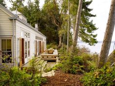 Lakefront Properties With Amazing Views | Lakefront Bargain Hunt | HGTV Northwest Beach House, Waterfront Deck, Pacific Northwest Beach, Bowen Island, Vashon Island, Lake Houses, Lake House Plans, Lakefront Homes