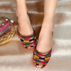 Punjabi Shoes, Pakistani Shoes, Crochet Cup Coaster, Indian Wedding Shoes, Shoes Fashion Photography, Short Long Dresses, Designer Party Dresses, Punjabi Jutti, Crochet Bag Pattern Free