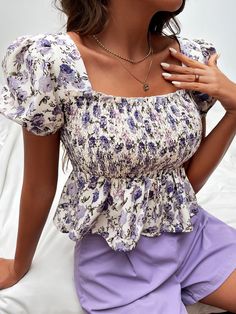 Crop Pattern, Floral Peplum Top, Floral Peplum, Slim Fit Top, Trendy Tops, Simple Outfits, Square Neck