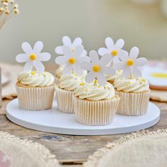 Daisy Cupcake Toppers with Pom Poms - Ditsy Daisy - Ginger Ray - Jolie Fete UK Daisy Party Food Ideas, Daisy Flower Birthday Party Ideas, Birthday Treat Table, Daisy Birthday Party Ideas, Daisy Party Decor, Daisy 1st Birthday, Hen Party Balloons, Daisy Birthday Party, Poppy Birthday