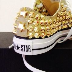 All stars gold Studded Converse, All Star Shoes, All Stars Converse, Nike Free Shoes, Combat Boot, Prom Shoes, Star Studs, Dieselpunk, Shoes Outlet