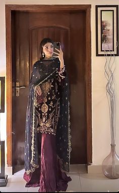 Photo Shoot Ideas In Salwar Suit, Pakistani Drama Outfits, Kurta Inspiration, Desi Photography, Lace Designs On Suits, Simple Dress Casual, Desi Fits, Photo Shoot Ideas