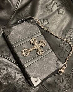 Chrome Hearts Ring, Image Swag, Luxury Purses, Heart Bag, Bags Aesthetic, Pretty Bags, Chrome Hearts, Cute Bags, Fashion Killa