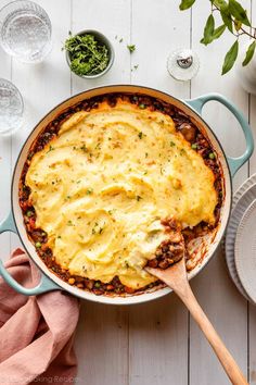 Vegetarian Shepherd's Pie (Hearty & Flavorful) - Sally's Baking Addiction Low Carb Shepherds Pie, Vegetarian Shepherds Pie, Easy Shepherds Pie, Steak Casserole, Dinner Pies, Vegetable Pot Pies, Pie Easy, Boiled Egg Diet Plan, Sweet Potato Chili