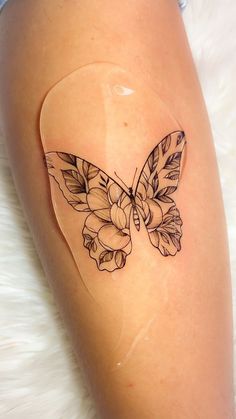 Fine Line Wildflower Tattoo, Butterfly Floral Tattoo, Tattoo Borboleta, Butterfly Tattoos On Arm, Unique Butterfly Tattoos, Ear Tattoo Ideas, Mom Tattoo Designs, Mommy Tattoos