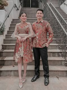 Sarimbit Batik Couple, Batik Dress Modern Gowns, Batik Dress Modern Simple, Dress Batik Modern Fashion Style, Batik Modern Fashion Style, Cheongsam Batik, Sangjit Dress, Dress Batik Modern, Batik Sarimbit