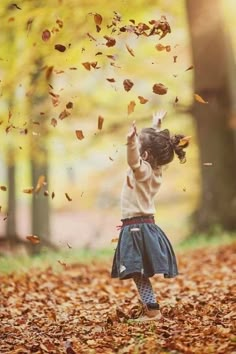 Fall Photo Ideas, Autumn Family Photography, Autumn Photoshoot, Photo Halloween, Toddler Photoshoot, Fall Family Portraits, Fall Photo Shoot, Baby Fotografie