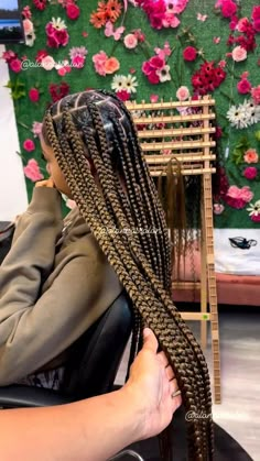 Large Knotless Box Braids Black And Blonde, Medium Large Knotless Box Braids Ombre, Knotless Braids Hairstyles Jumbo, Honey Blonde Jumbo Knotless Braids, Medium Knotless Braids With Highlights, Middle Box Braids, Multicolor Knotless Box Braids, Color Jumbo Knotless Braids