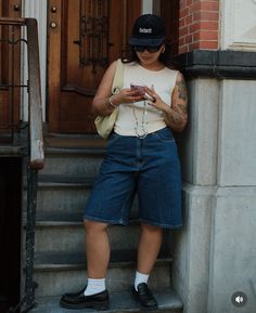 Bermuda Jeans, Neue Outfits, Girl Fits, Streetwear Fashion Women, Outfits With Hats, July 1, How To Pose, Spring Summer Outfits, Editorial Fashion