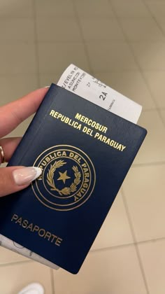 a person holding a passport in their left hand with the word, mercolsur reppurlia de pargany on it