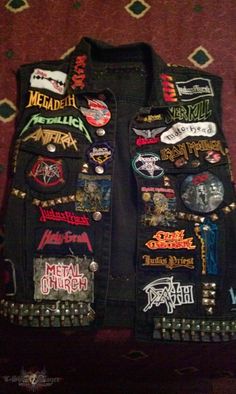 This is the only type of vest I can dig on any guy. The rest just look so weak. Goth Battle Vest, Battle Vest Heavy Metal, Metalhead Battle Jacket, 80s Metal Battle Vest, Heavy Metal Style, Punk Vest