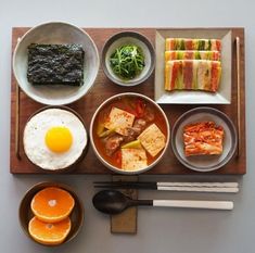 Japanese Set Meal, Korean Dishes Aesthetic, Korean Dinner Aesthetic, Korean Meal Aesthetic, Korean Food Art, Japanese Plating, Mi Ae