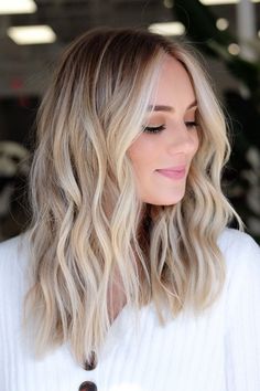 Blonde Hair With Roots, Tan Skin Blonde Hair, Summer Blonde Hair, Dark Roots Blonde Hair, Balayage Blonde, Blonde Hair Shades, Balayage Hair Blonde, Blonde Hair Looks