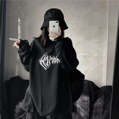 Styl Emo, Goth Outfit, Skater Girl Outfits, Grunge Look, Tomboy Style Outfits, Korean Girl Fashion, Indie Outfits, Tomboy Fashion, Alternative Outfits