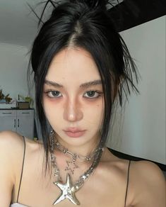 Smokey Asian Makeup, Emo Asian Makeup, Mean Makeup Look, Makeup For Bunny Face Type, Korean Grunge Makeup, Grunge Douyin Makeup, American Makeup Look, Asian Grunge Makeup, Kpop Idol Makeup Look