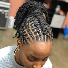 22 Trendy Dreadlocks Hairstyles for Ladies Easy & Attractive! Dreadlocks Hairstyles For Ladies, Hairstyles For Beginners, Dreads Short Hair, Partial Dreads, Short Dreadlocks Styles, Dreads Styles For Women, Dreadlocks Hairstyles, Dreads Hairstyles, Tan Skin Blonde Hair