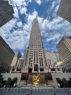 looking up at the rockefeller building in new york city