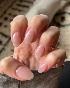 Natural Acrylic Nails Short With Design, Luminary Nails Design Neutral, Natural Acyrilics Nails Short, Short Nail Extensions Gel, Natural Round Nail Ideas, Simple Short Oval Nails, Nail Inspo Almond Minimalist, Super Natural Nails, Fall Clean Girl Nails