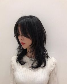 Medium Length For Wavy Hair, Corte Mullet, Anatomy Practice, Shot Hair Styles, Alternative Hair