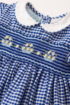 Smocking Dress Patterns, Embroidered Daisies, Hand Smocking, Smocking Plates, Hand Smocked Dress, Smocked Baby Dresses, Smocking Patterns, Style For Spring, Heirloom Dresses