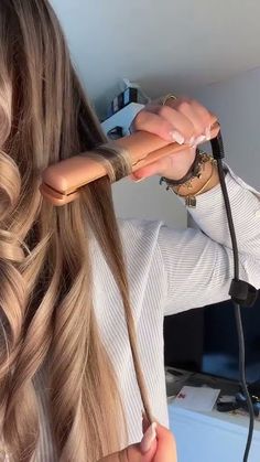 Curling With Straightener Tutorial, How To Straighten Hair With Flat Iron, How To Curl Your Hair Tutorial, How To Make Curls With A Straightener, Curling Hair With A Straightener, Curling Your Hair With A Straightener, How To Curl Your Hair With Straightener, Curl With Straightener Tutorial, How To Curl Long Hair With Flat Iron