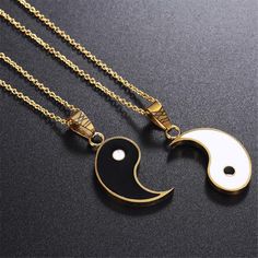 According to Chinese philosophy, the yin and yang represent light and shadow, complementary forces working together to create a beautiful balance. Share our Yin Yang Necklace for Couples with that special someone who completes you! Perfect Valentine's day gift!! Those who wear yin yang jewelry are brought not only positive energy but also good fortune and luck! Yin and Yang are not opposite but complementary in nature. *The Yin* Characteristics: Feminine, passive,intuitive,delusion,moon,dark,col Yin Yang Jewelry, Yin En Yang, Jin Jang, Puzzle Piece Necklace, Yin Yang Necklace, Bff Jewelry, Jamie Hewlett, Bff Necklaces, Best Friend Necklaces