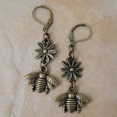 Beautiful Bronze Honey Bee Daisy Charm Earrings Lever Back Earwires, Boho Garden Whimsical Adjustable Flower Charm Earrings, Nature-inspired Gold Earrings With Flower Charm, Nature-inspired Dangle Earrings With Flower Charm, Nature-inspired Brown Dangle Earrings, Nature-inspired Flower Charm Drop Earrings, Boho Garden, Daisy Charm, Bee Charms, Fashion Jewelry Earrings